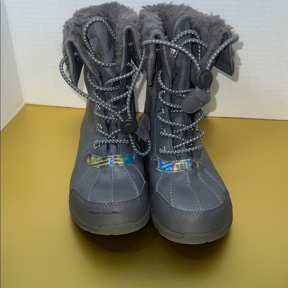 UGG Kids Boots in Gray and Rainbow LIKE NEW! Cosy grey lining. Durable sole. - Picture 3 of 7
